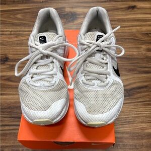 Nike Run Swift 2 white with black swish, size 6
